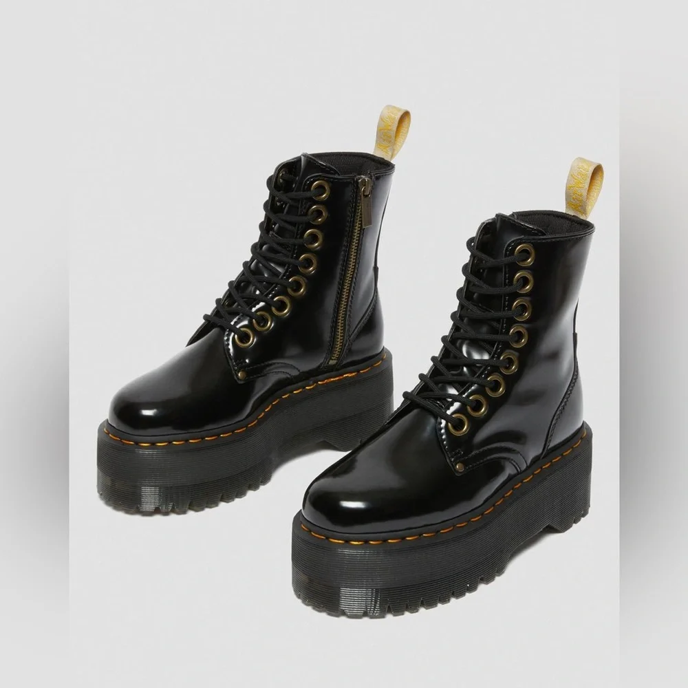 NWOB Dr. Martens Jadon Vegan Patent Leather Max Platform Lace Up Boots Sz 7 L